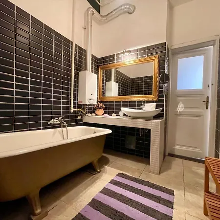 I68 Spacious 2br * Budapest