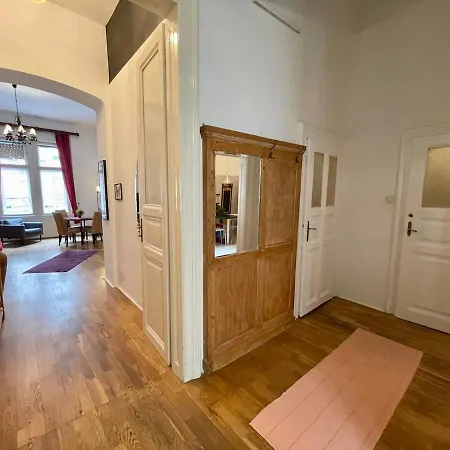 I68 Spacious 2br Budapeszt