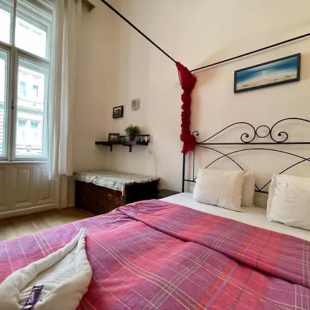 I68 Spacious 2br * Budapest